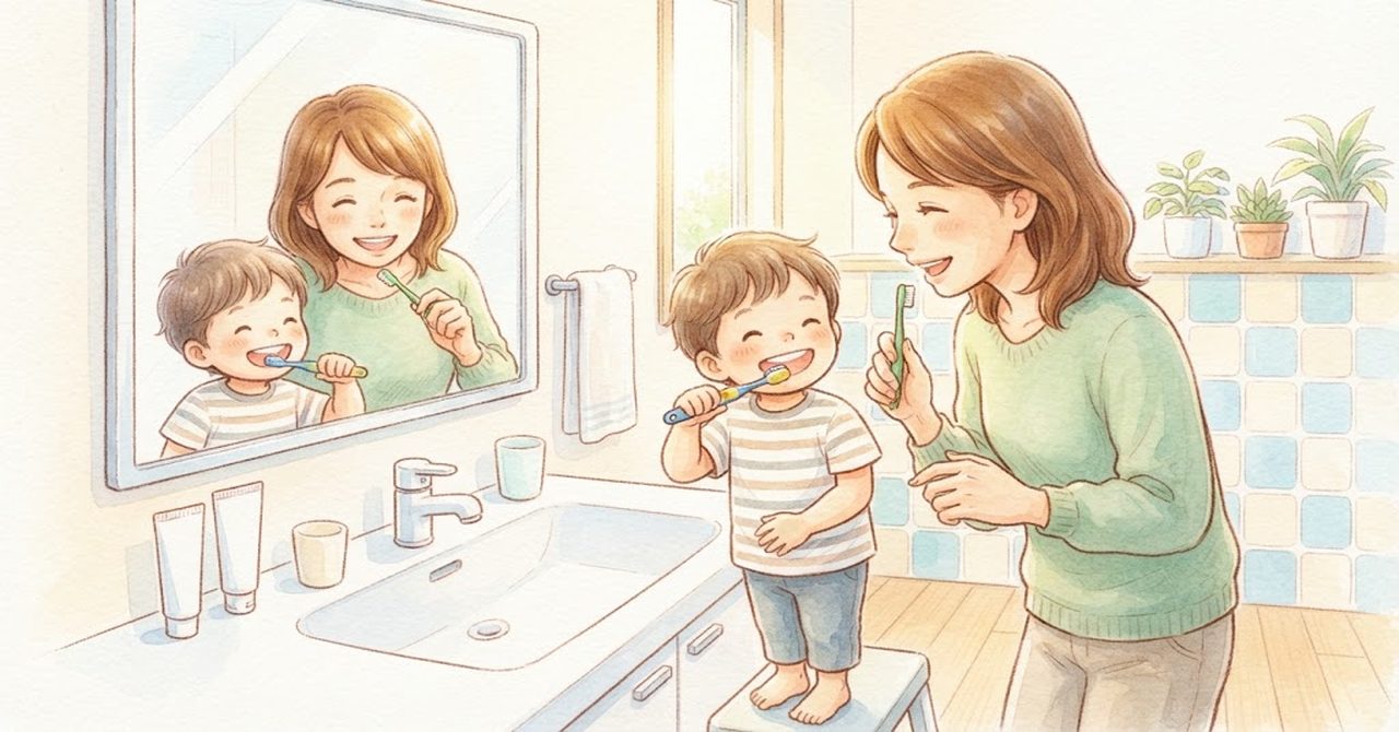 明るい洗面所で、幼い子が自分で歯ブラシを持ち、そばで大人が見守る絵(文字なし)